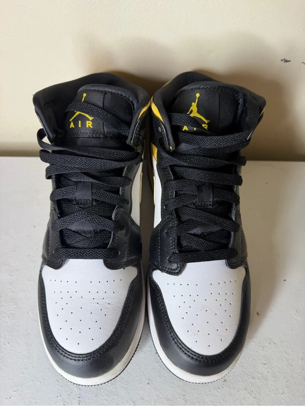 Air Jordan 1 MID
